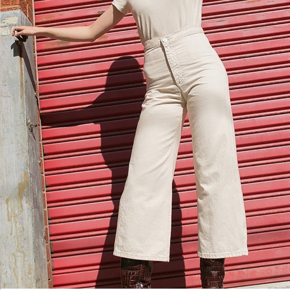 Levi’s Wellthread wide leg cropped white pants